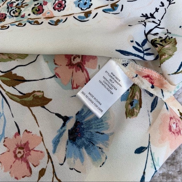 DR 2 cream and floral print 3/4 sleeve tassel tie neckline SZ SM Lightweight top - Picture 10 of 10